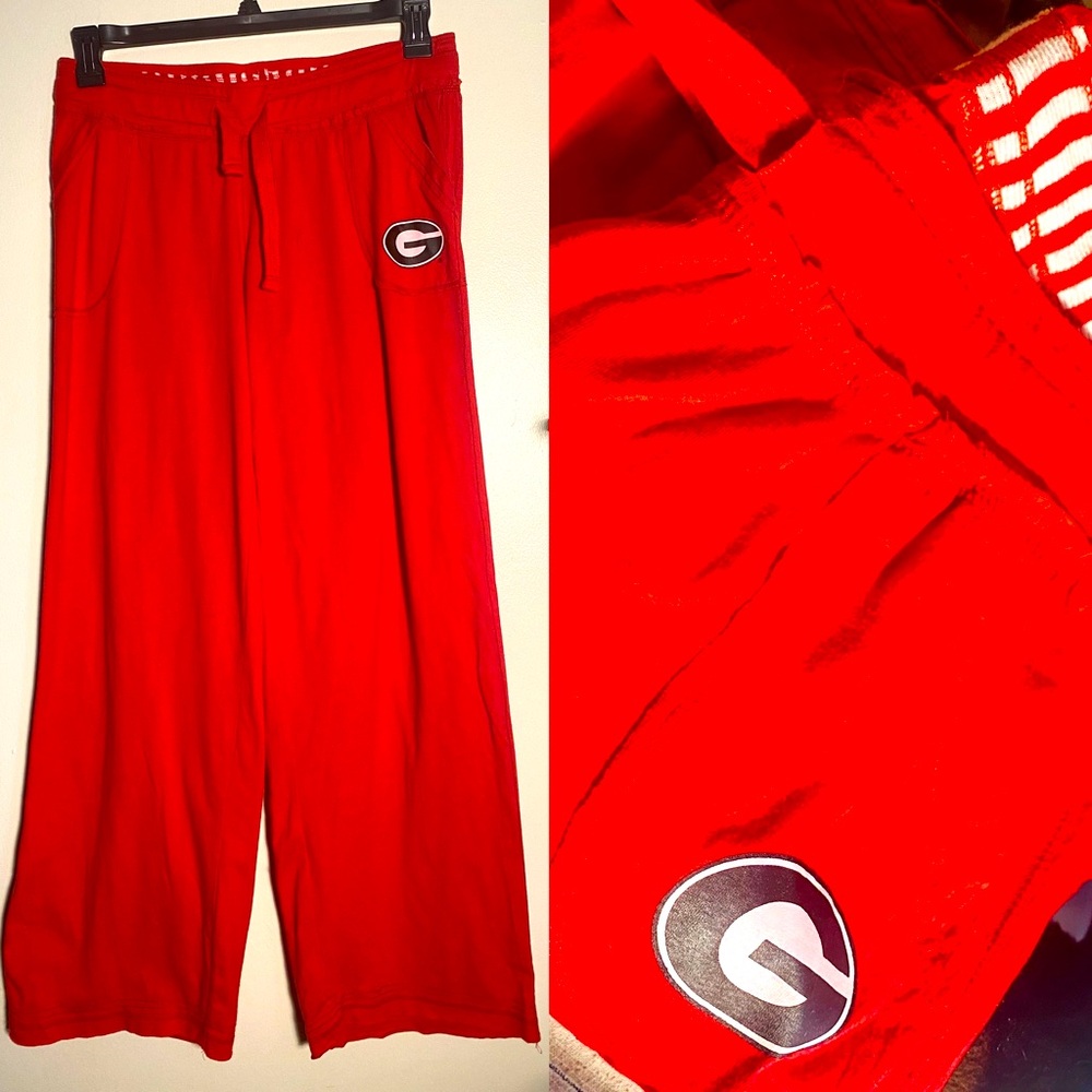 Georgia Bulldogs wide leg pants with pockets and pull string waist.